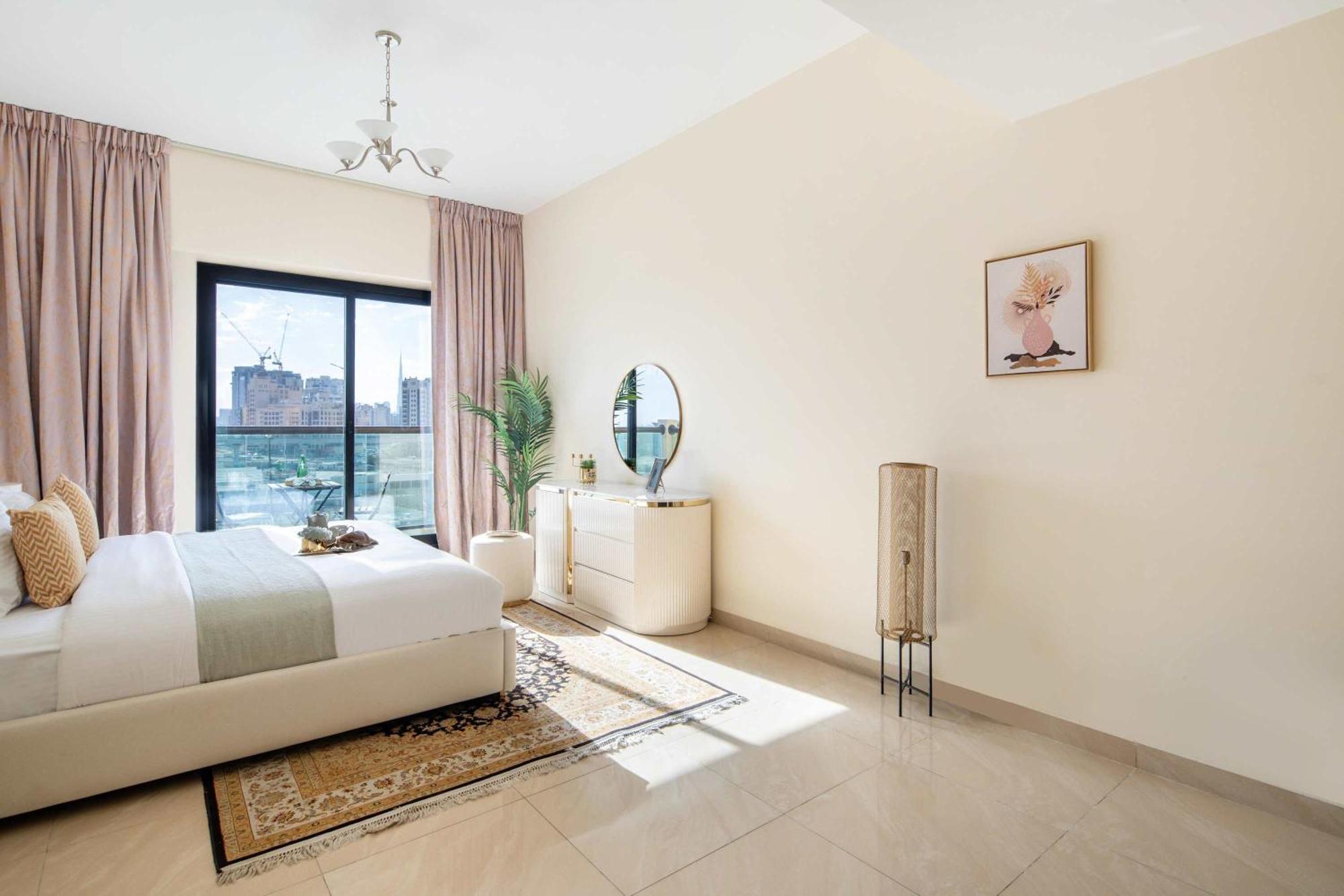 Frank Porter - Riah Tower Apartment Dubai