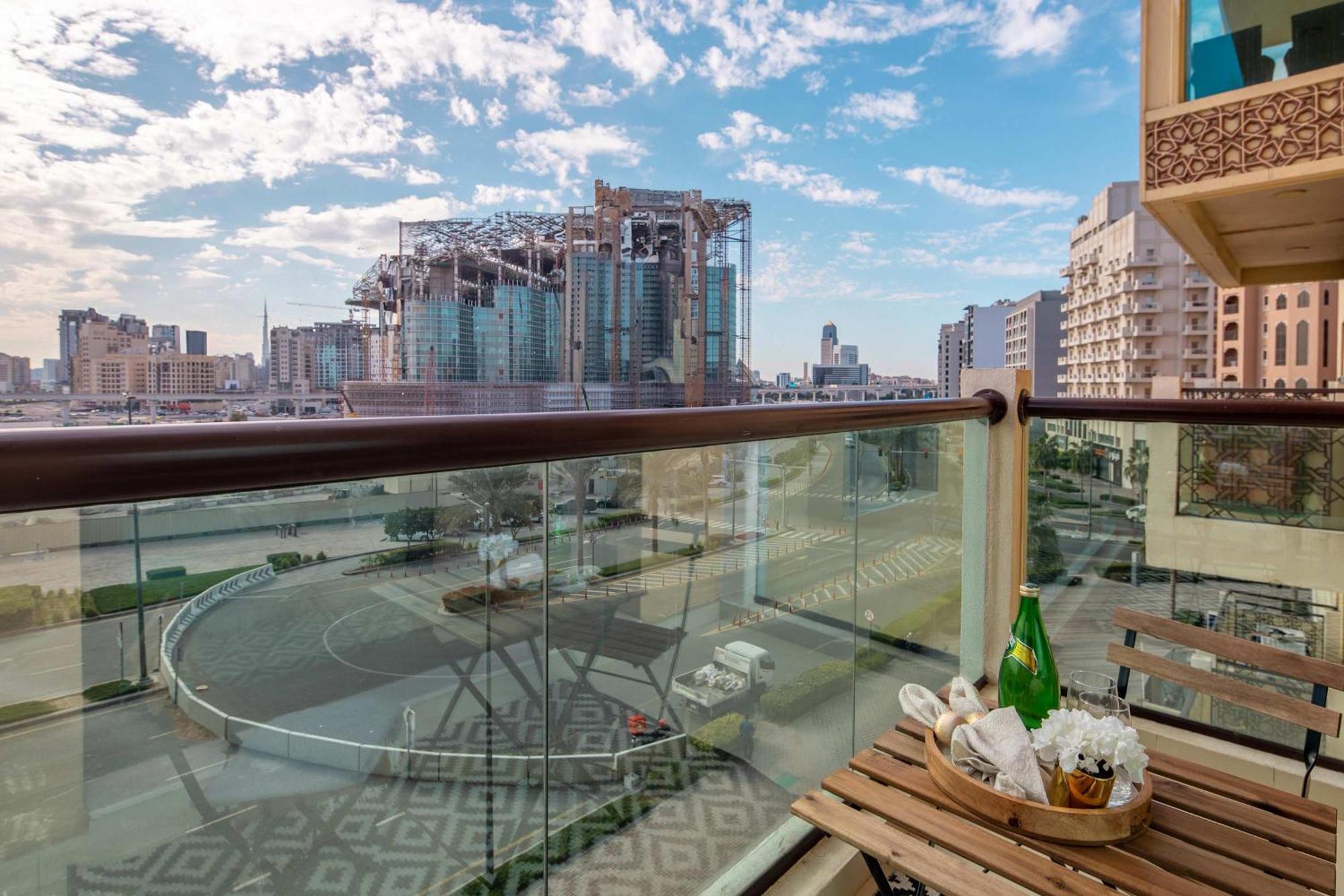 Frank Porter - Riah Tower * Dubai