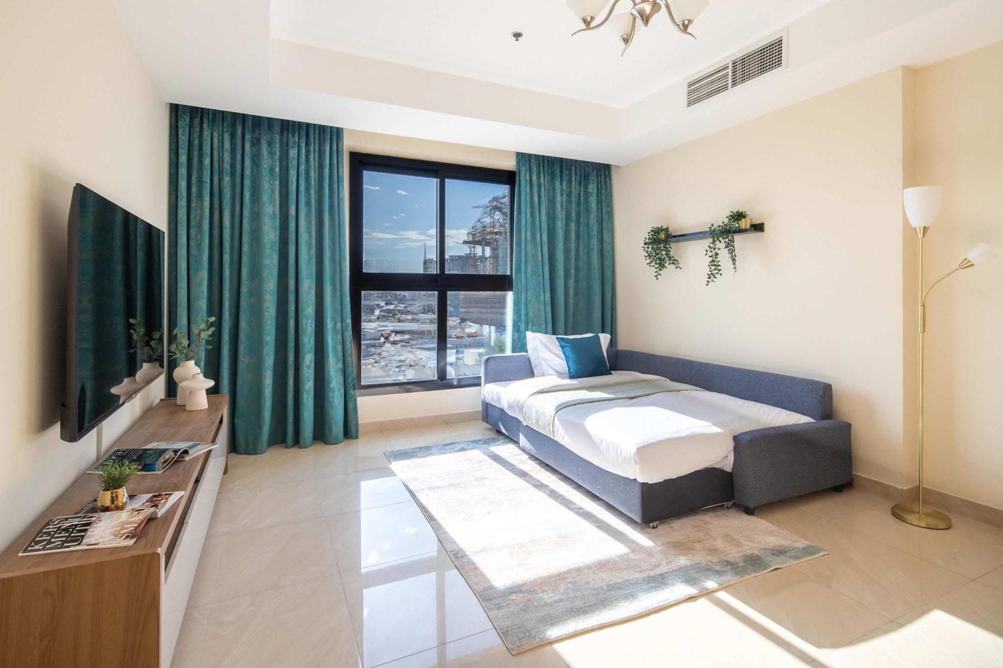 Frank Porter - Riah Tower Apartment *
